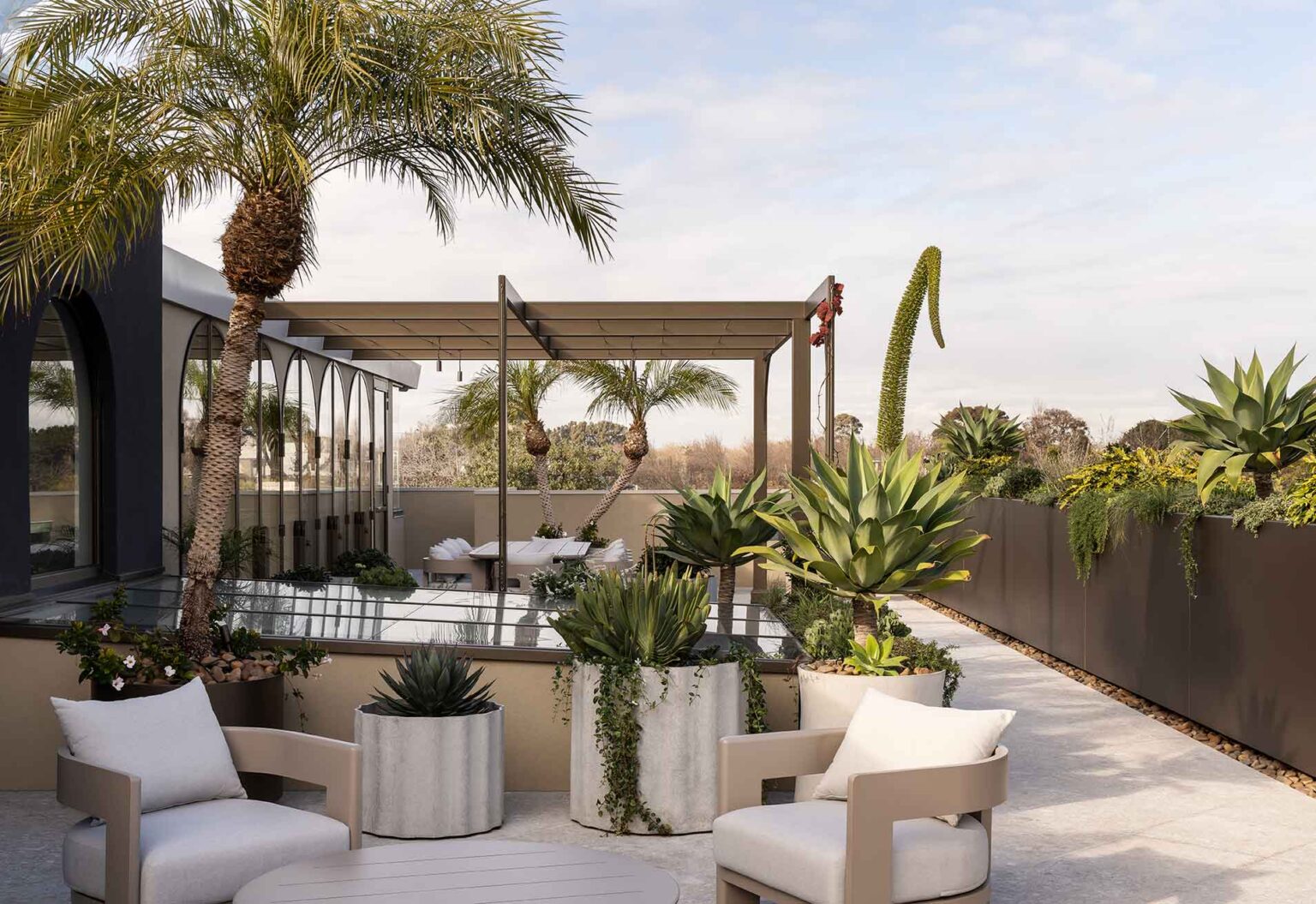 Curated visual reference: Curated Art Deco Penthouse With Energy Efficiency Gallery View 47
